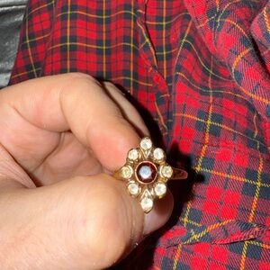 10kart flower gold ring diamonds for petals ruby for center